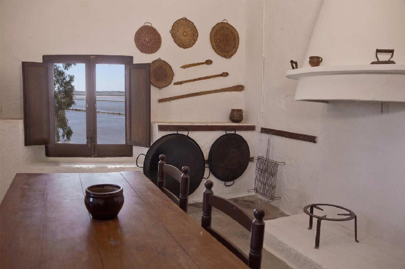 Mas Illa De Riu: Authentic Delta del Ebro Farmhouse for 20 Sant Jaume d'Enveja Exterior photo